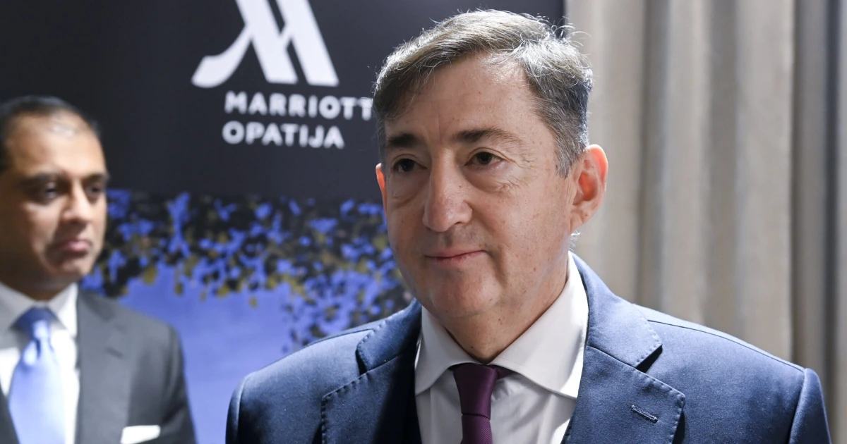 Nem gyalog érkezett, de a mondata messzire jutott, Mészáros Lőrinc most lecsapna rá