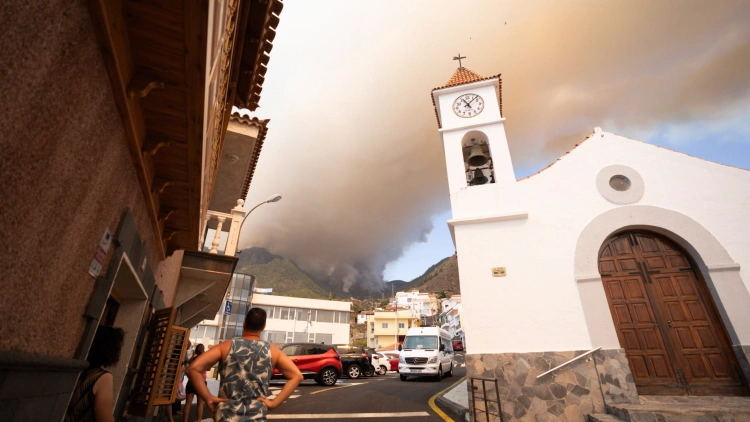 Görögország és Hawaii után most Tenerifén pusztít erdőtűz