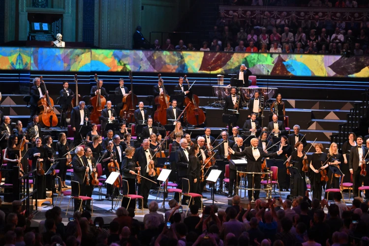 Más ezt nem merte volna megtenni – Fischer Iván ujjongásig bemozgatta a Royal Albert Hall közönségét_4
