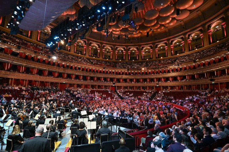 Más ezt nem merte volna megtenni – Fischer Iván ujjongásig bemozgatta a Royal Albert Hall közönségét_8