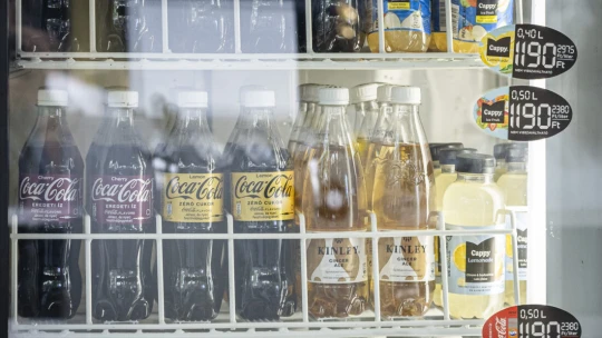 Ki nem találnád, melyik üdítőgyártó vallotta be: más recepttel gyártanak Magyarországon