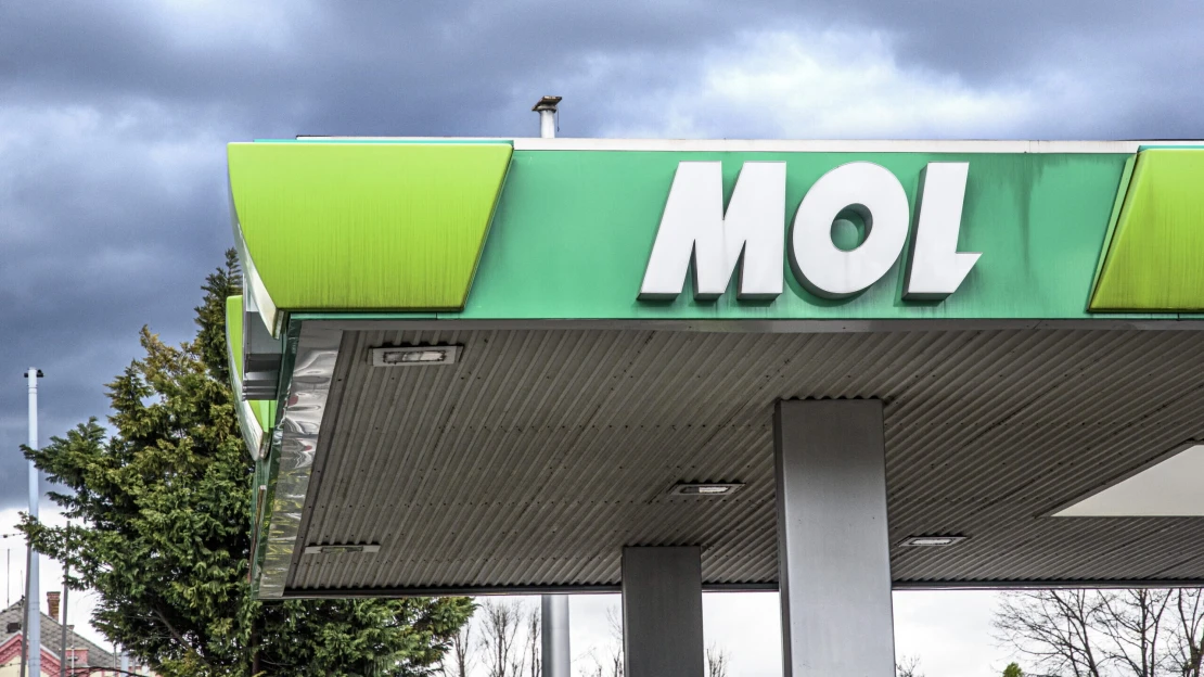Bennfentes kereskedéssel gyanúsítanak Mol-vezetőket, nyomoz az MNB