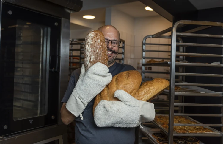 A Jókenyér meglepő húzása: top menedzserek kelnek hajnalban, hogy beálljanak a pultba_2