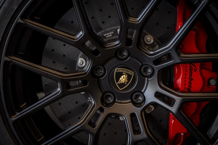 Tömény luxus: így néz ki az első budapesti Lamborghini szalon_4
