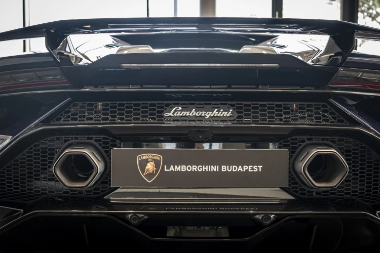 Tömény luxus: így néz ki az első budapesti Lamborghini szalon_6