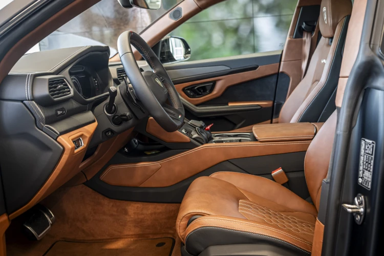 Tömény luxus: így néz ki az első budapesti Lamborghini szalon_0