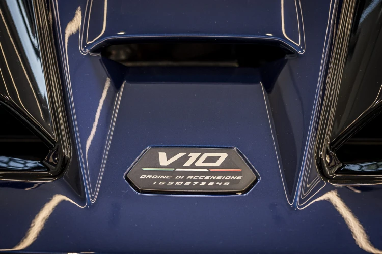 Tömény luxus: így néz ki az első budapesti Lamborghini szalon_13