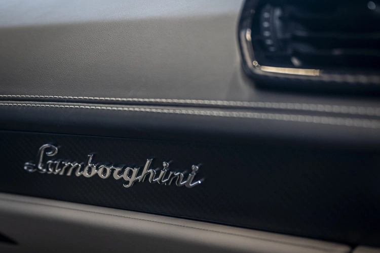Tömény luxus: így néz ki az első budapesti Lamborghini szalon_19