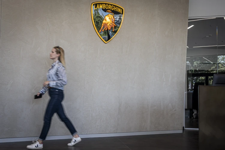 Tömény luxus: így néz ki az első budapesti Lamborghini szalon_27