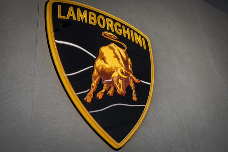 Tömény luxus: így néz ki az első budapesti Lamborghini szalon_28