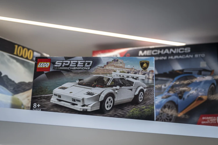 Tömény luxus: így néz ki az első budapesti Lamborghini szalon_32