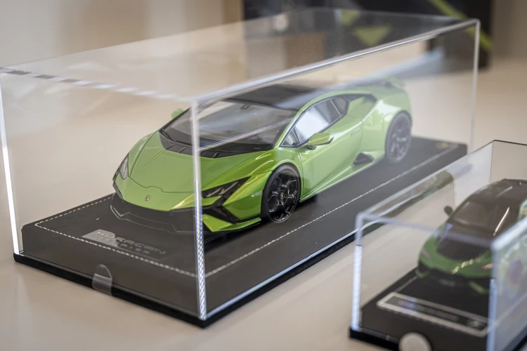 Tömény luxus: így néz ki az első budapesti Lamborghini szalon_36