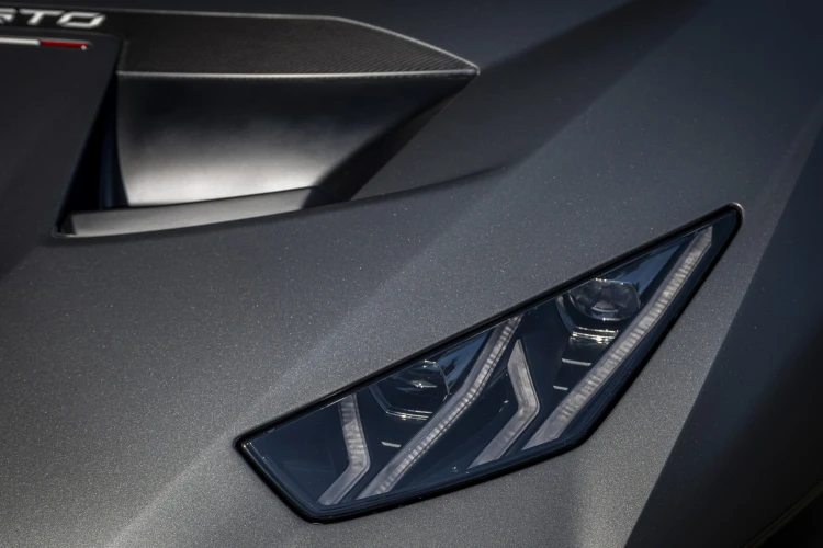 Tömény luxus: így néz ki az első budapesti Lamborghini szalon_38
