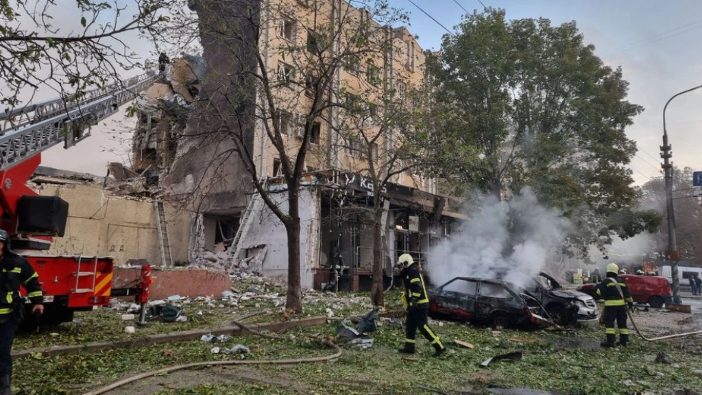 Hat ukrán várost bombázott Oroszország hajnalban