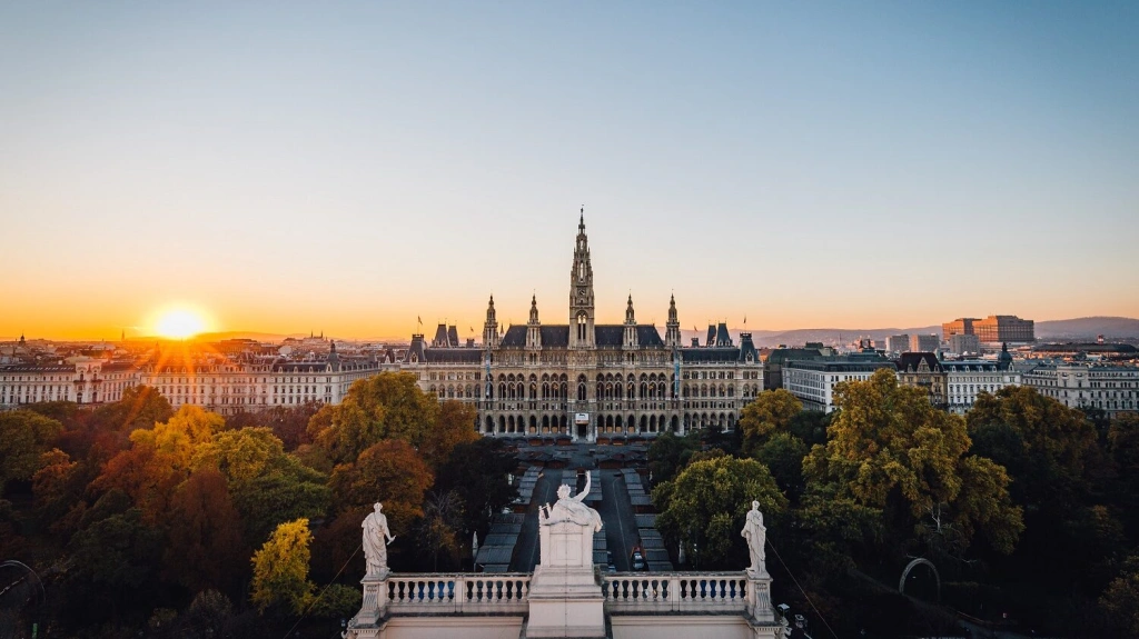 Miközben Budapest lakossága mélyponton, Bécs épp most döntött százéves csúcsot