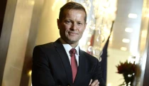 Ki nem találnád, mennyi pénzt adott Hankó Balázs a Nobel-díjas fizikus alapítványának két hónappal a választások előtt