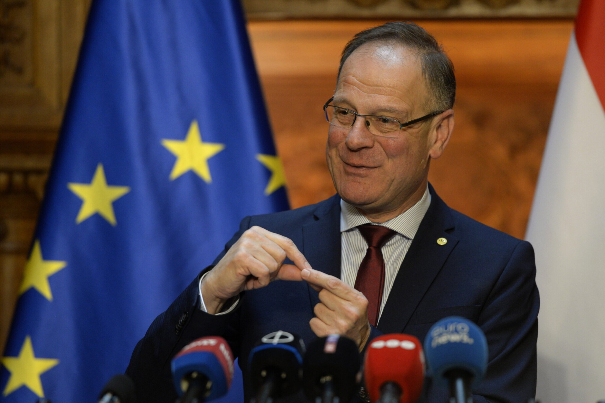 Navracsics Tibor a közmédiában promózta a Polgári Demokratákat, de a maffiaállam is szóba került
