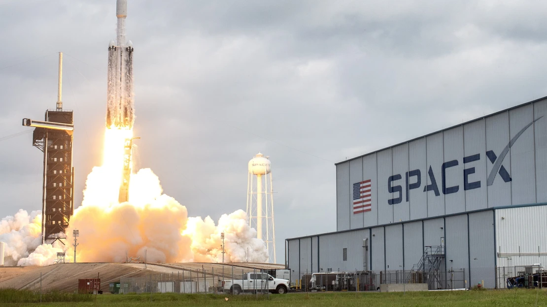 Elon Musk űrcégének meghibásodott rakétája Lengyelországban, darabokban csapódott be