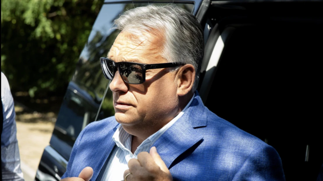 Újabb köztisztviselők bérét emelné a kormány
