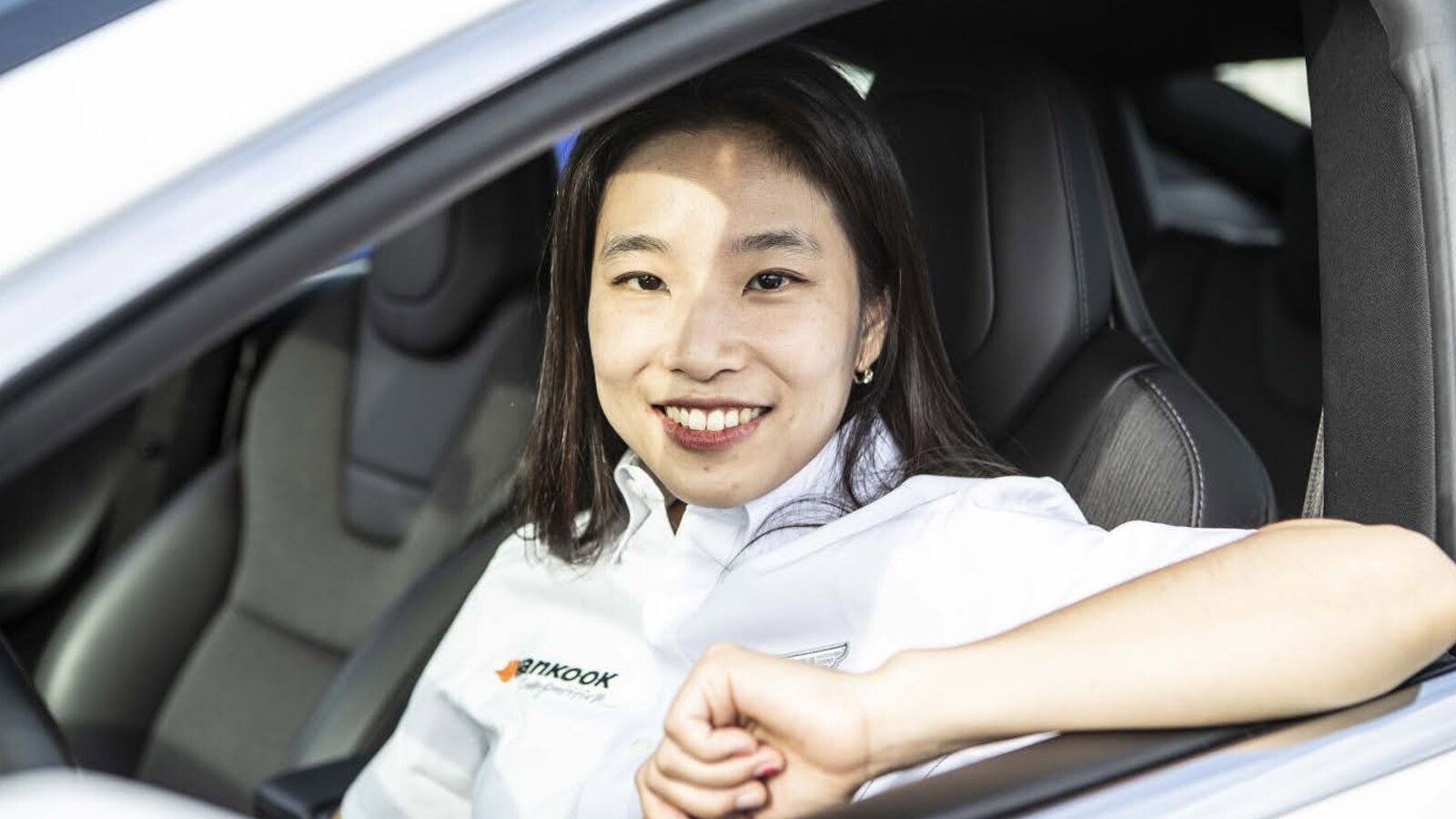Női tesztpilóta tökéletesítette a Hankook legmodernebb EV abroncsait
