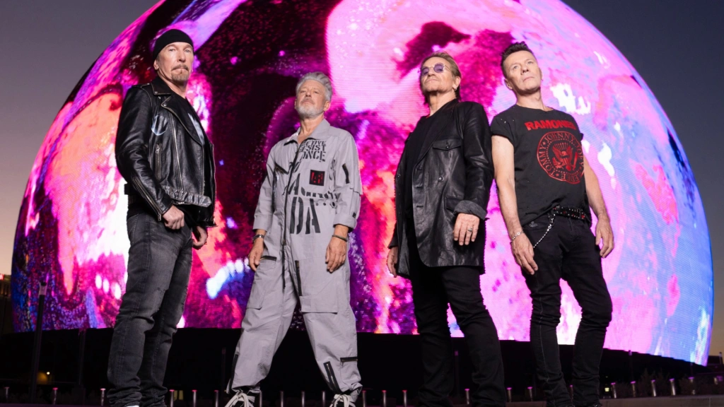 „Memphisi égbolt” helyett „Dávid-csillagokat” énekelt a U2 – videó
