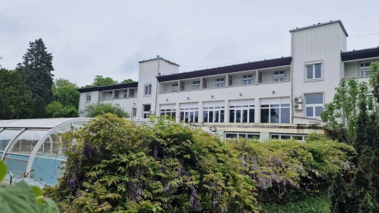 Penészesen és szétverve árulják a korábban több százmilliós közpénztámogatást kapott hévízi hotelt