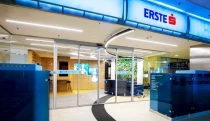 Újabb front a bankok és a fintech cégek versenyében: az Erste rányit a Revolutra