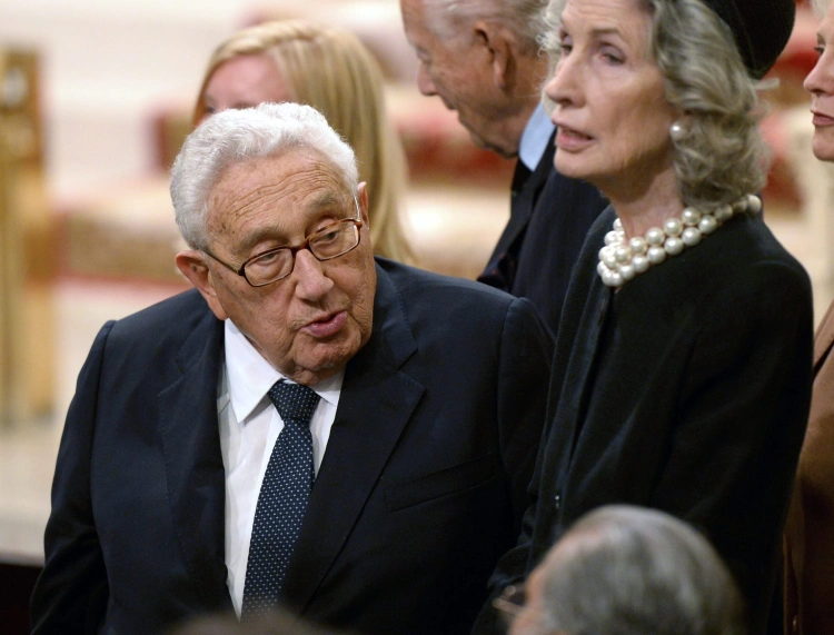 Meghalt Henry Kissinger