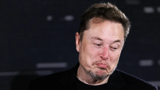 Elon Musk szerint jön a világ, ahol a munka hobbi, a pénz pedig semmit sem ér