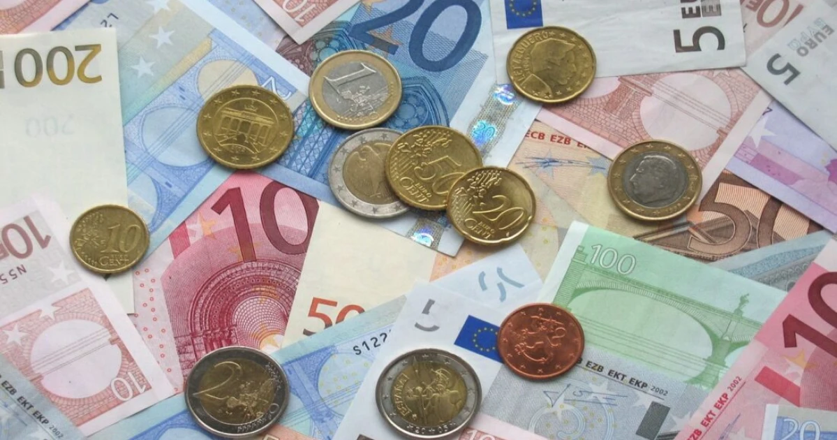 Megjelentek az első cirill betűs eurók