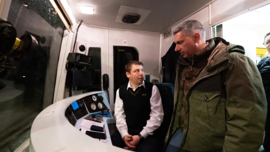 A transzparencia érdekében Lázár volt gimnáziumi évfolyamtársához kerülnek a MÁV és Volán-csoport beszerzései