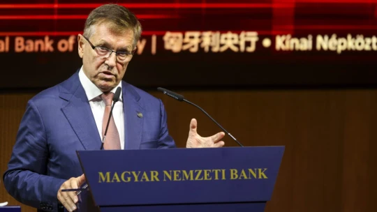 Két év alatt 2500 milliárdos mínuszt hozott össze az MNB