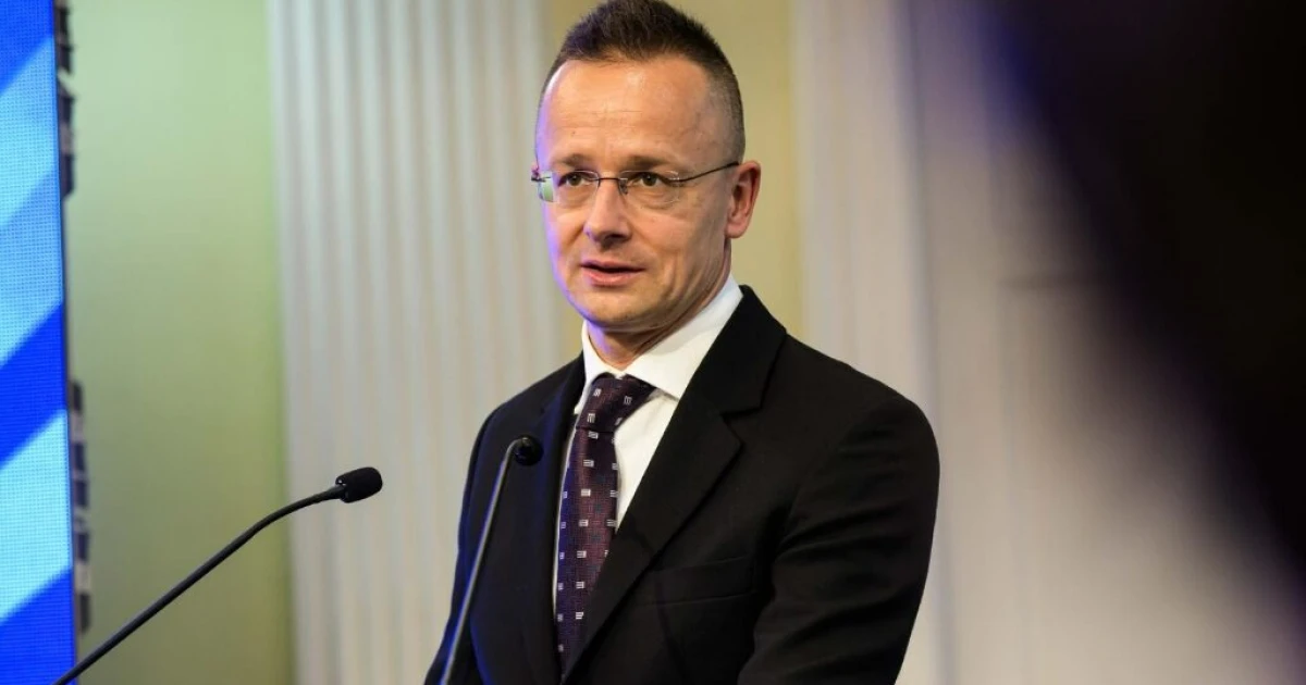 Ki tudod találni, Szíjjártó hol dicsérte Trumpot?