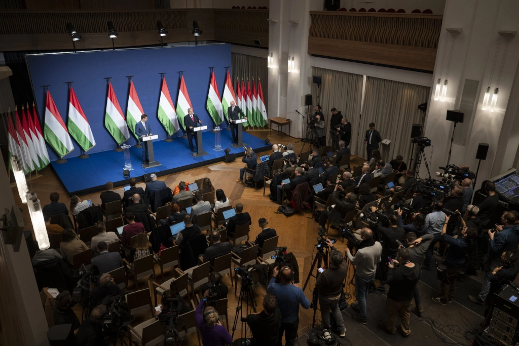 Tanári béremelést és a nyugdíjak esetleges emelését is megígérte Orbán