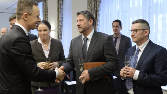 Ki nem találnád, mekkora állami támogatást vett fel a korrupciós ügy elsőrendű vádlottja, mióta zajlik a per