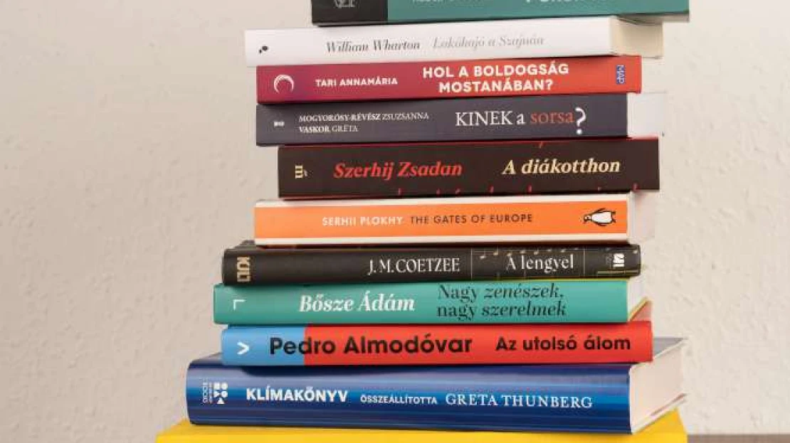 Legalább egy évnyi könyv