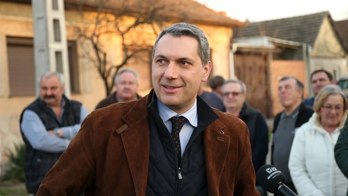 Lázár János és Bábolna polgármestere máshogy emlékszik vissza a dolgokra