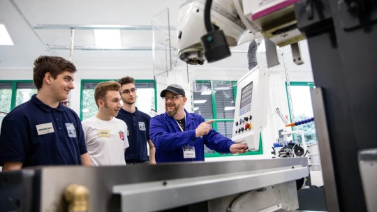 Újabb bérfejlesztés: a szakoktatók is örülhetnek