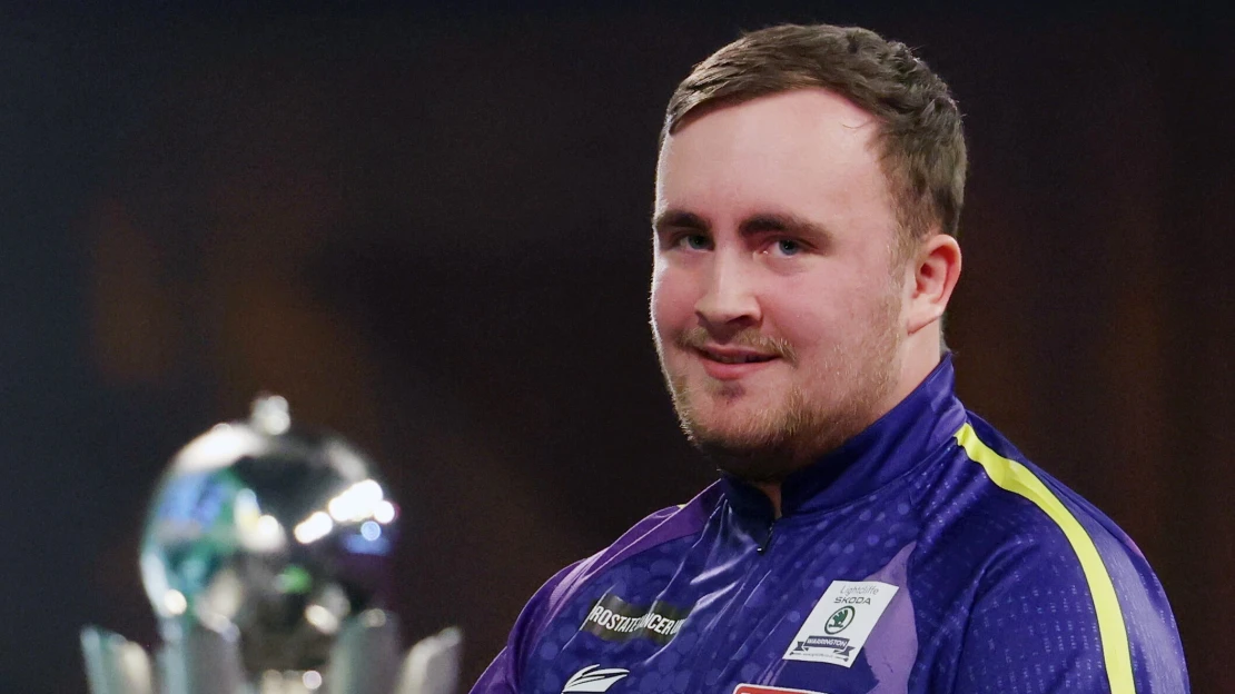 Pelenkában kezdte, 16 éves korára tízmilliókat dobált össze – ő a darts új legendája