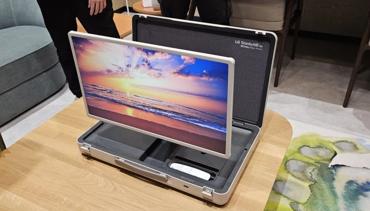 Repülő autó, UFO kávéfőző, átlátszó tv, nyújtható telefon és mindent átszövő mesterséges intelligencia: Tombolt az innováció a tech gigaexpón!_21