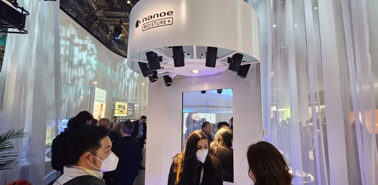Repülő autó, UFO kávéfőző, átlátszó tv, nyújtható telefon és mindent átszövő mesterséges intelligencia: Tombolt az innováció a tech gigaexpón!_17