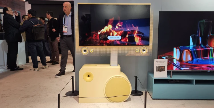 Repülő autó, UFO kávéfőző, átlátszó tv, nyújtható telefon és mindent átszövő mesterséges intelligencia: Tombolt az innováció a tech gigaexpón!_12