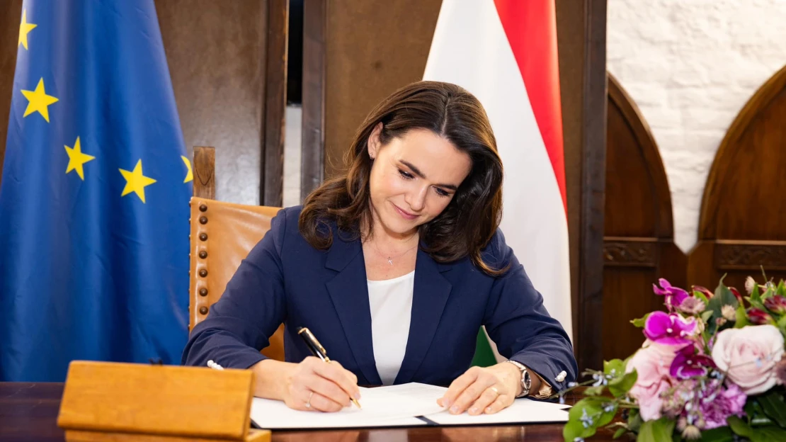 Ezért került három napra 228 millió forintba Sulyok Tamás szállása Párizsban