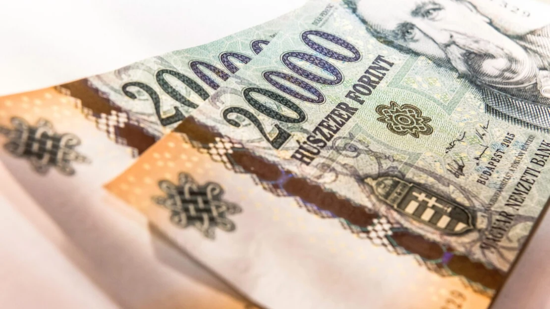 Egyre lassabban nőnek a magyar bérek, és az infláció sem segít