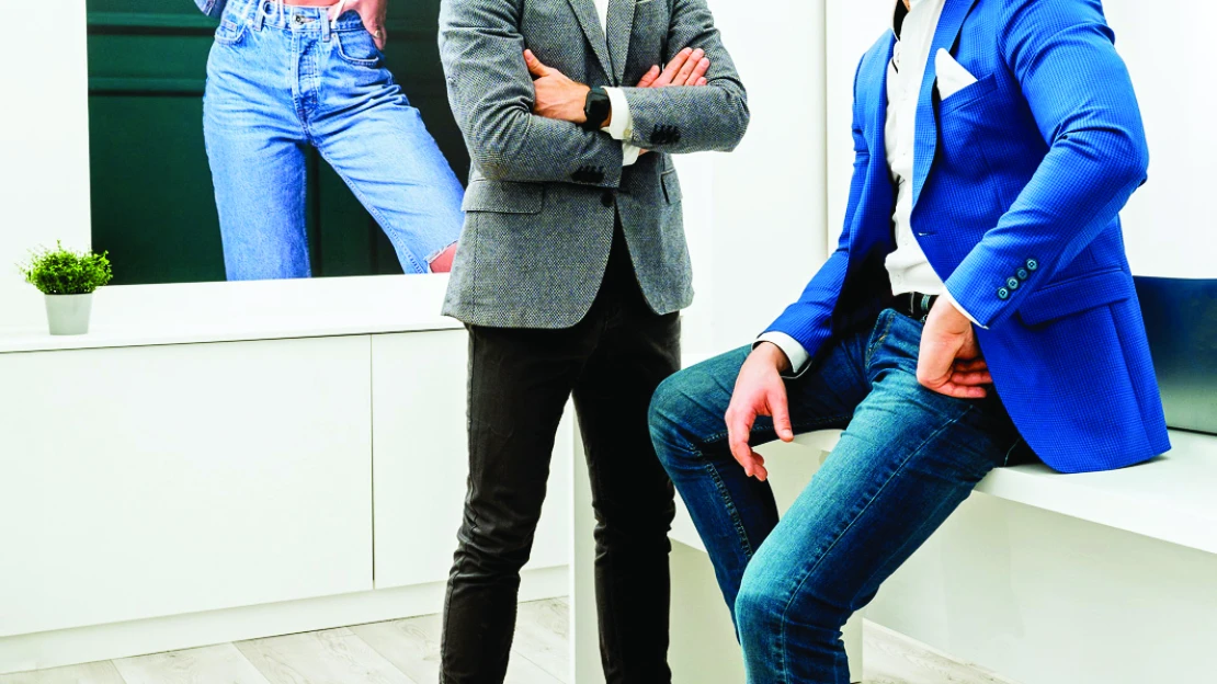 Százmilliókat csináltak telefonfóliából