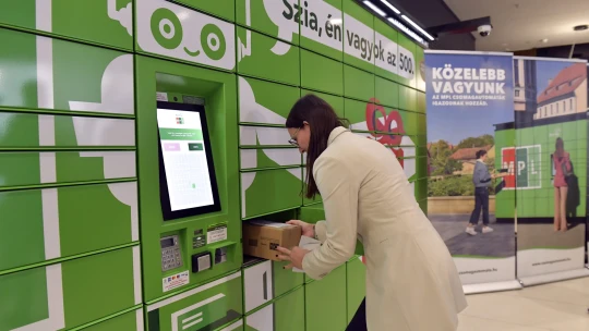 Márciustól mindenkinek kötelező velük megállapodni, ennyibe kerül majd a Magyar Posta