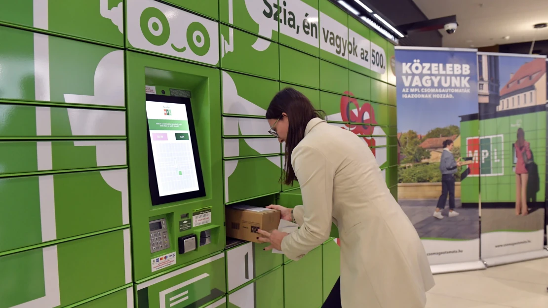 Márciustól mindenkinek kötelező velük megállapodni, ennyibe kerül majd a Magyar Posta