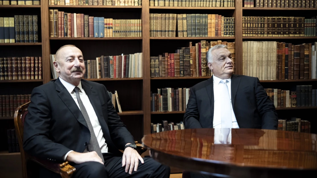 „Újraválasztották” a zászlótaposó diktátort