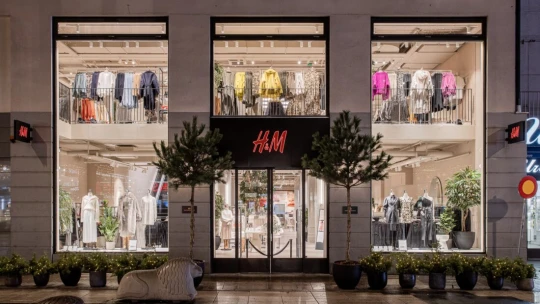 Nem hozta a számokat a H&M, átalakítják a céget