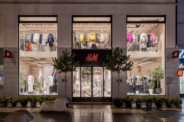 Nem hozta a számokat a H&M, átalakítják a céget